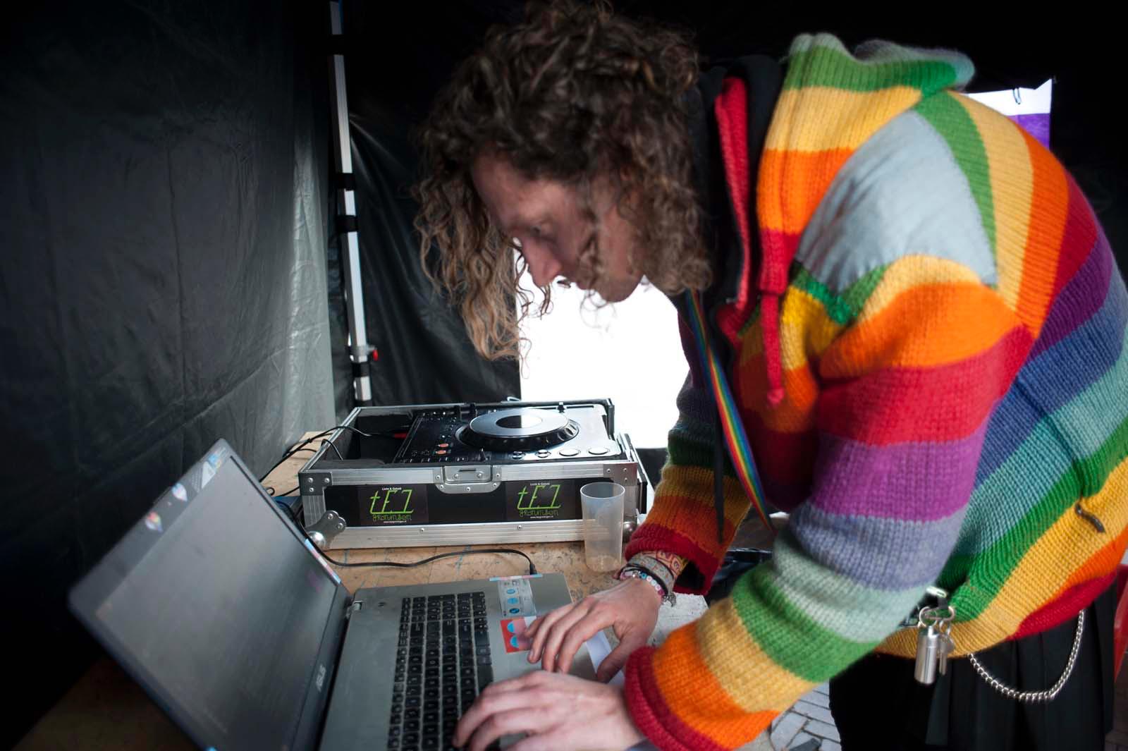 Teun(tje) als DJ op TDOV